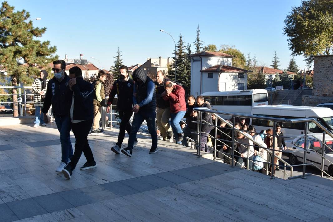 Öğretmenlik okuyordu, çete lideri oldu! Konya dahil 19 ildeki 100 milyonluk vurgunda ilk karar 1